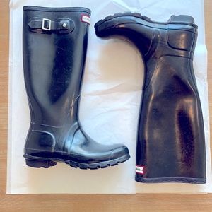 Hunter Size 6 Black Boots
